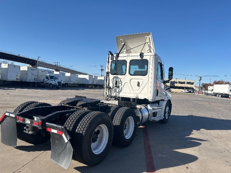 Day Cab Tractor-Heavy Duty Tractors-Freightliner-2023-T12664ST-Fort Worth-TX-141,358\n\t\tmiles-$ 104,000 - Image 7