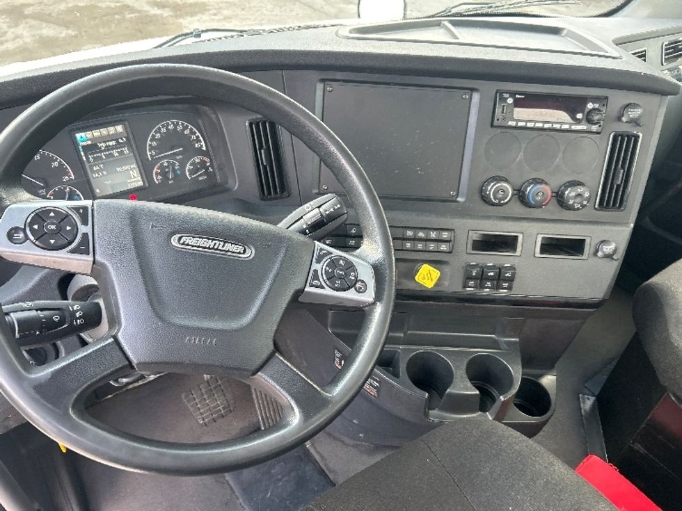 Day Cab Tractor-Heavy Duty Tractors-Freightliner-2023-T12664ST-Garland-TX-91,918\n\t\tmiles-$ 108,250 - Image 11