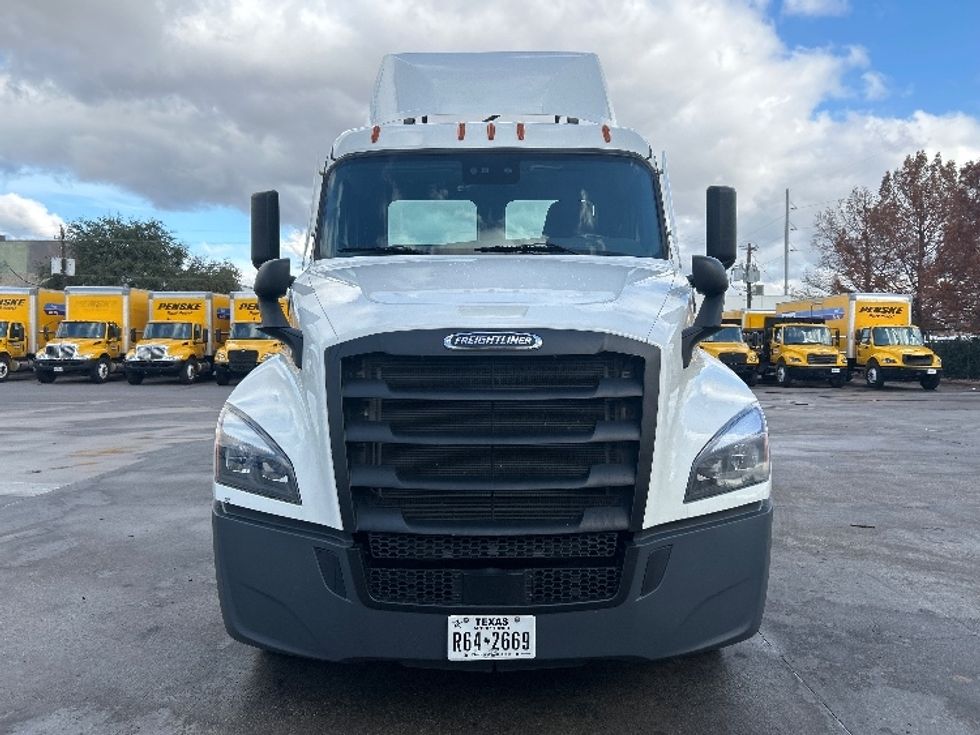 Day Cab Tractor-Heavy Duty Tractors-Freightliner-2023-T12664ST-Garland-TX-91,918\n\t\tmiles-$ 108,250 - Image 2