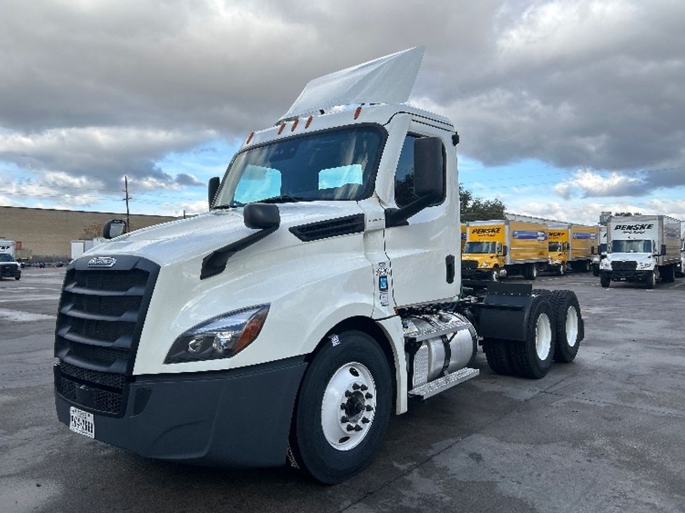 Day Cab Tractor-Heavy Duty Tractors-Freightliner-2023-T12664ST-Garland-TX-91,918\n\t\tmiles-$ 108,250 - Image 3
