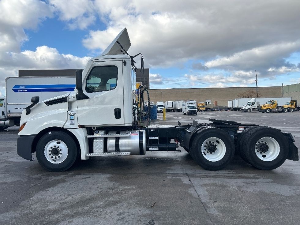 Day Cab Tractor-Heavy Duty Tractors-Freightliner-2023-T12664ST-Garland-TX-91,918\n\t\tmiles-$ 108,250 - Image 4
