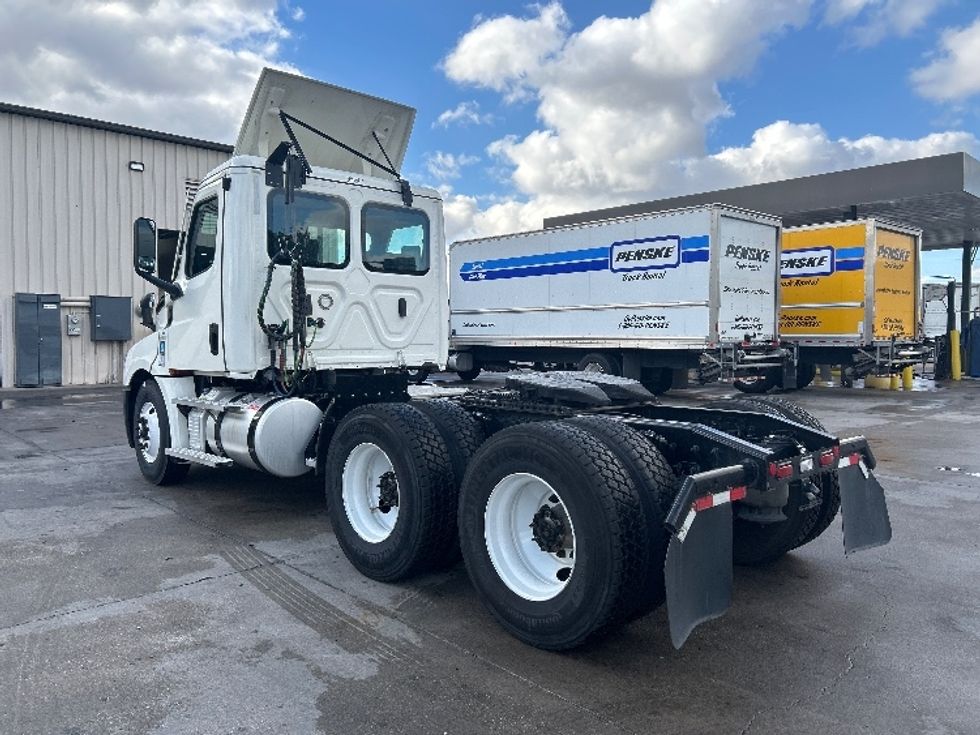 Day Cab Tractor-Heavy Duty Tractors-Freightliner-2023-T12664ST-Garland-TX-91,918\n\t\tmiles-$ 108,250 - Image 5