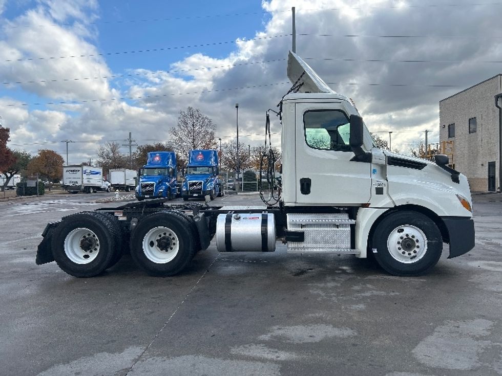 Day Cab Tractor-Heavy Duty Tractors-Freightliner-2023-T12664ST-Garland-TX-91,918\n\t\tmiles-$ 108,250 - Image 8