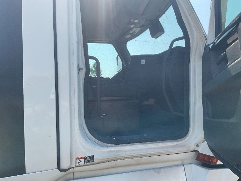 Day Cab Tractor-Heavy Duty Tractors-Freightliner-2023-T12664ST-Greensboro-NC-720,751\n\t\tmiles-$ 36,250 - Image 10