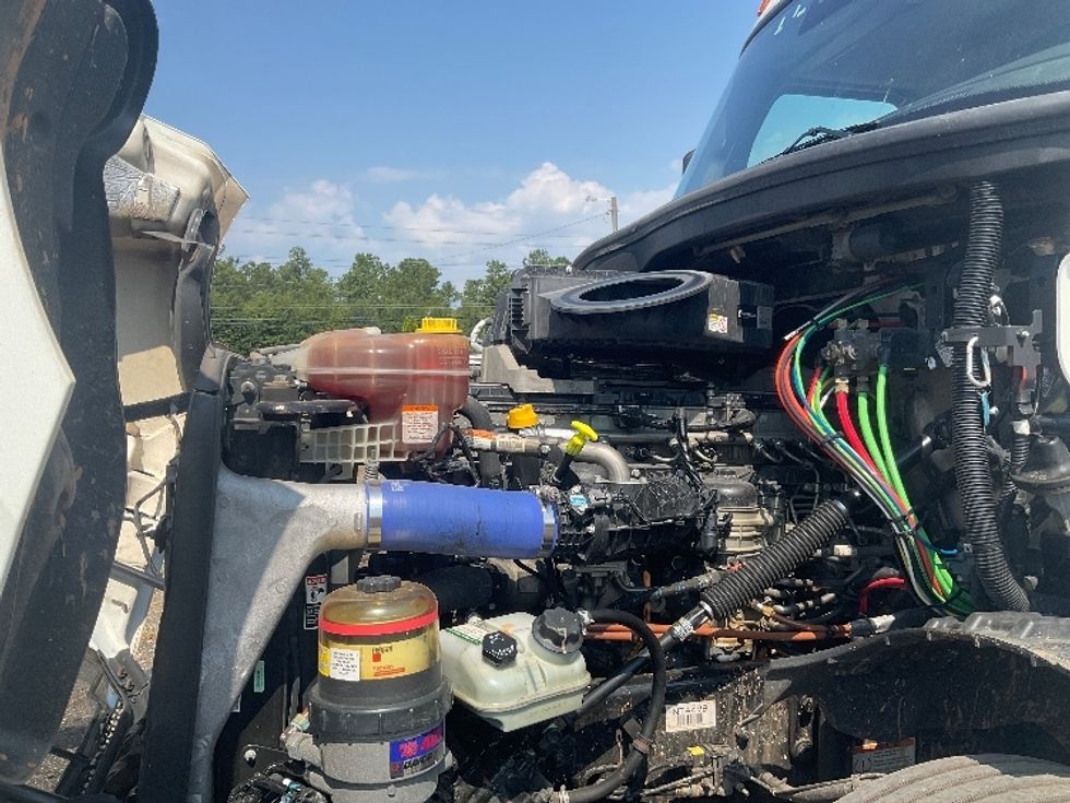 Day Cab Tractor-Heavy Duty Tractors-Freightliner-2023-T12664ST-Greensboro-NC-720,751\n\t\tmiles-$ 36,250 - Image 14
