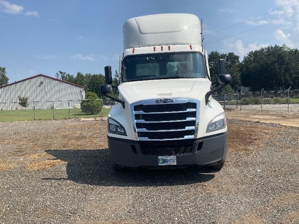 Day Cab Tractor-Heavy Duty Tractors-Freightliner-2023-T12664ST-Greensboro-NC-720,751\n\t\tmiles-$ 36,250 - Image 2