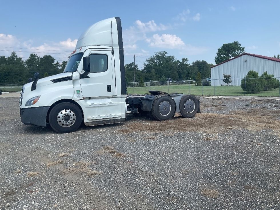 Day Cab Tractor-Heavy Duty Tractors-Freightliner-2023-T12664ST-Greensboro-NC-720,751\n\t\tmiles-$ 36,250 - Image 3