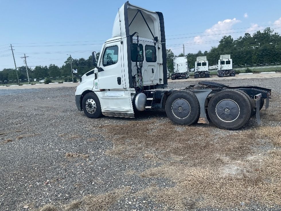 Day Cab Tractor-Heavy Duty Tractors-Freightliner-2023-T12664ST-Greensboro-NC-720,751\n\t\tmiles-$ 36,250 - Image 4
