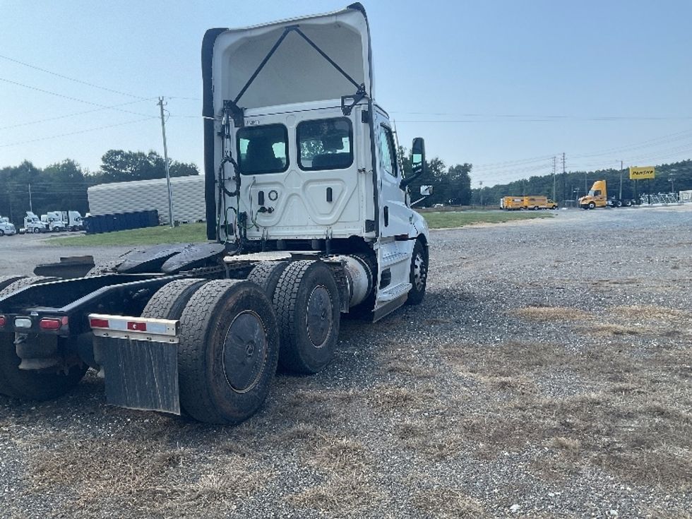 Day Cab Tractor-Heavy Duty Tractors-Freightliner-2023-T12664ST-Greensboro-NC-720,751\n\t\tmiles-$ 36,250 - Image 6