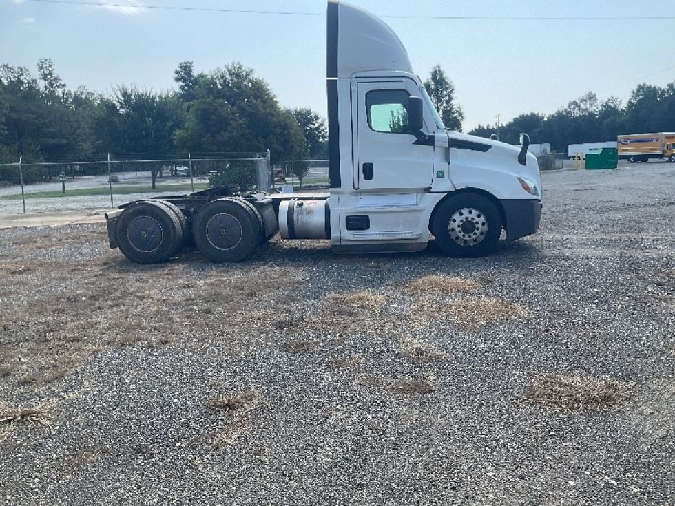 Day Cab Tractor-Heavy Duty Tractors-Freightliner-2023-T12664ST-Greensboro-NC-720,751\n\t\tmiles-$ 36,250 - Image 7