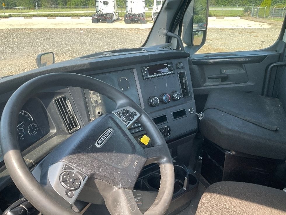 Day Cab Tractor-Heavy Duty Tractors-Freightliner-2023-T12664ST-Greensboro-NC-720,751\n\t\tmiles-$ 36,250 - Image 8