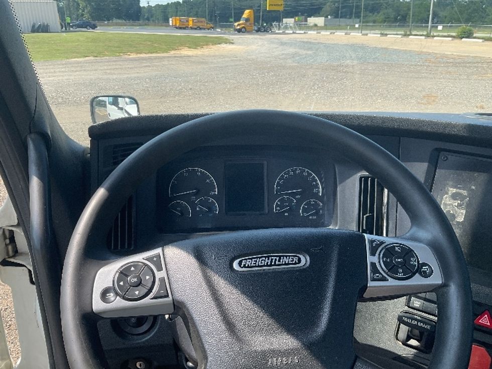 Day Cab Tractor-Heavy Duty Tractors-Freightliner-2023-T12664ST-Greensboro-NC-720,751\n\t\tmiles-$ 36,250 - Image 9
