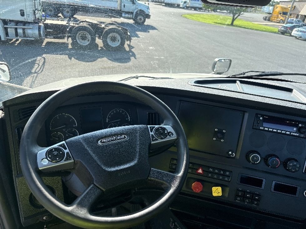 Day Cab Tractor-Heavy Duty Tractors-Freightliner-2023-T12664ST-Harrisburg-PA-657,650\n\t\tmiles-$ 35,000 - Image 11
