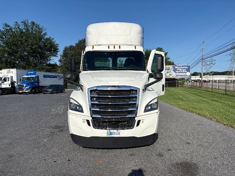 Day Cab Tractor-Heavy Duty Tractors-Freightliner-2023-T12664ST-Harrisburg-PA-657,650\n\t\tmiles-$ 35,000 - Image 2