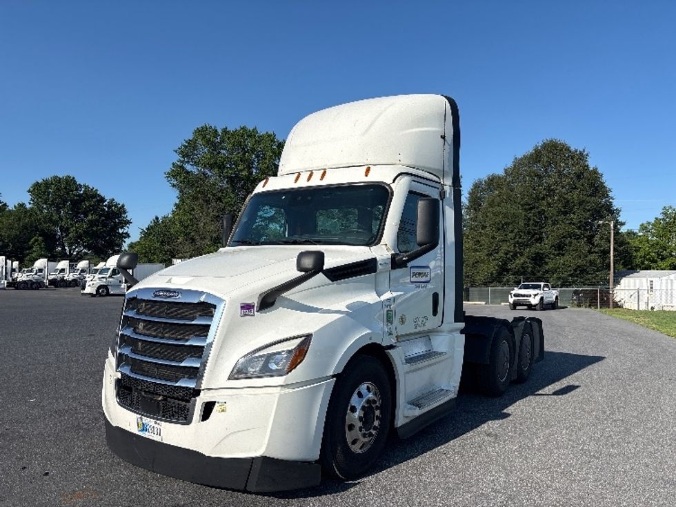 Day Cab Tractor-Heavy Duty Tractors-Freightliner-2023-T12664ST-Harrisburg-PA-657,650\n\t\tmiles-$ 35,000 - Image 3