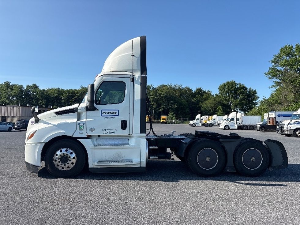 Day Cab Tractor-Heavy Duty Tractors-Freightliner-2023-T12664ST-Harrisburg-PA-657,650\n\t\tmiles-$ 35,000 - Image 4