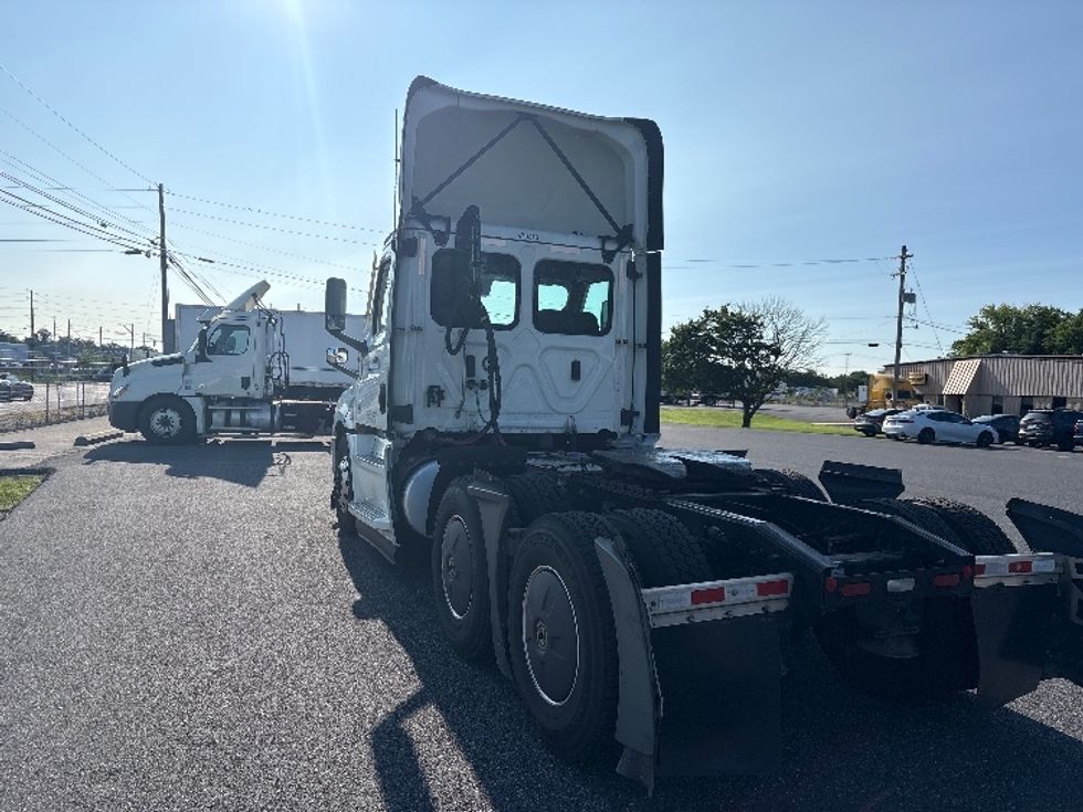 Day Cab Tractor-Heavy Duty Tractors-Freightliner-2023-T12664ST-Harrisburg-PA-657,650\n\t\tmiles-$ 35,000 - Image 5