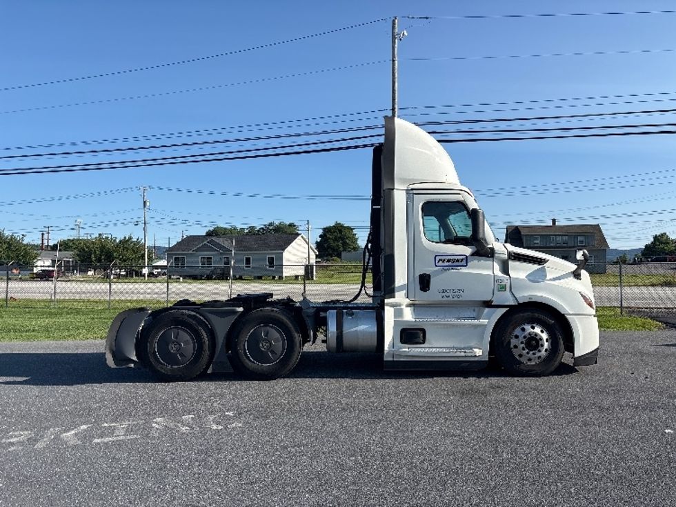 Day Cab Tractor-Heavy Duty Tractors-Freightliner-2023-T12664ST-Harrisburg-PA-657,650\n\t\tmiles-$ 35,000 - Image 8