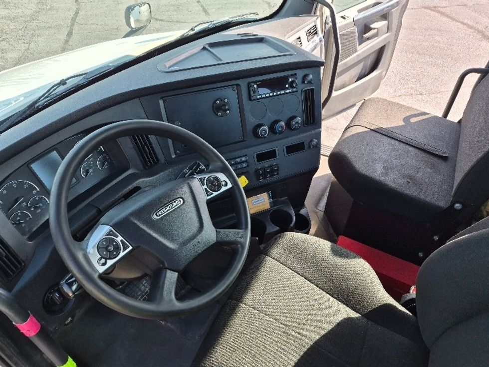 Day Cab Tractor-Heavy Duty Tractors-Freightliner-2023-T12664ST-Harrisburg-PA-665,785\n\t\tmiles-$ 40,000 - Image 10