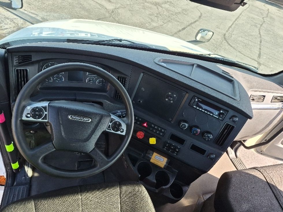 Day Cab Tractor-Heavy Duty Tractors-Freightliner-2023-T12664ST-Harrisburg-PA-665,785\n\t\tmiles-$ 40,000 - Image 11
