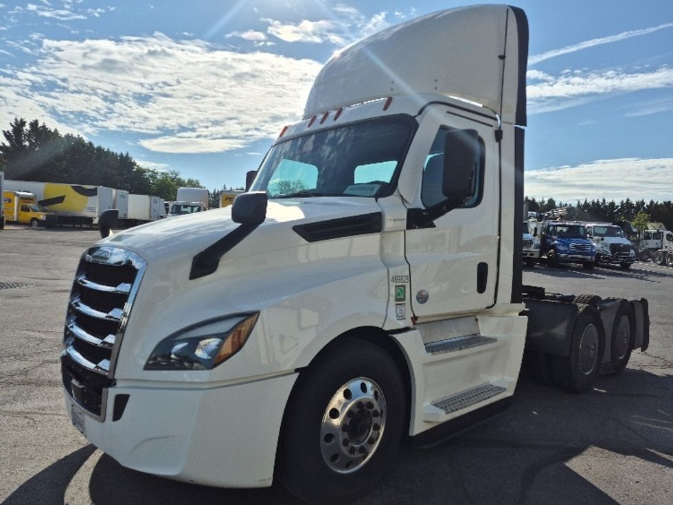 Day Cab Tractor-Heavy Duty Tractors-Freightliner-2023-T12664ST-Harrisburg-PA-665,785\n\t\tmiles-$ 40,000 - Image 3