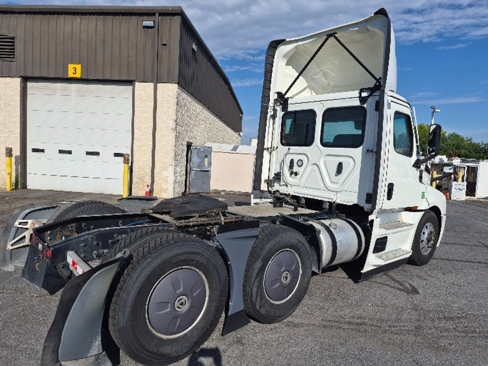 Day Cab Tractor-Heavy Duty Tractors-Freightliner-2023-T12664ST-Harrisburg-PA-665,785\n\t\tmiles-$ 40,000 - Image 7