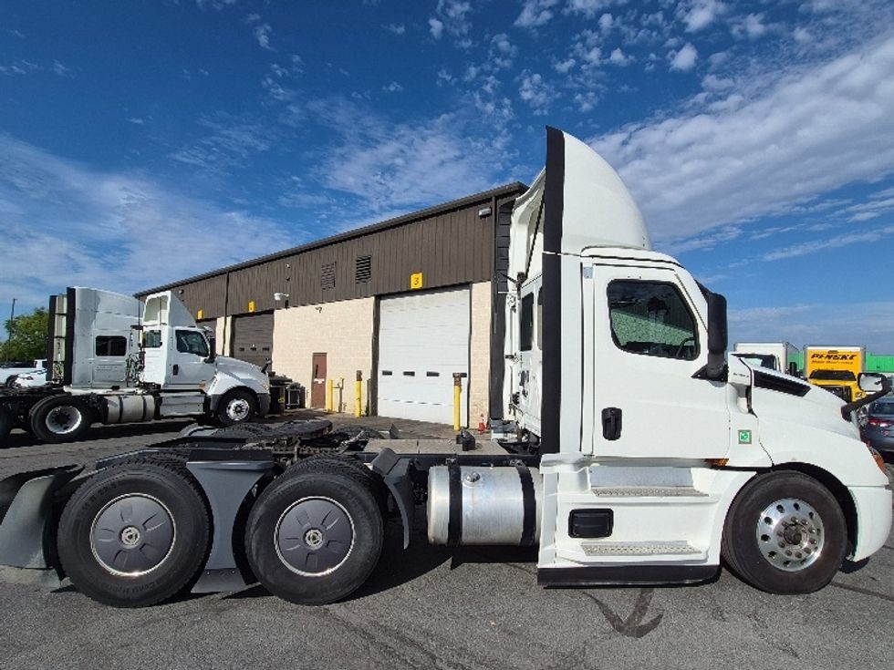 Day Cab Tractor-Heavy Duty Tractors-Freightliner-2023-T12664ST-Harrisburg-PA-665,785\n\t\tmiles-$ 40,000 - Image 8