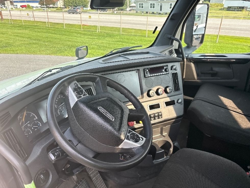 Day Cab Tractor-Heavy Duty Tractors-Freightliner-2023-T12664ST-Harrisburg-PA-689,350\n\t\tmiles-$ 37,250 - Image 10