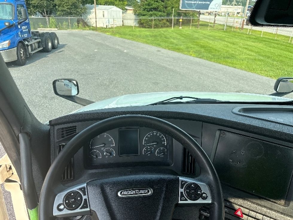 Day Cab Tractor-Heavy Duty Tractors-Freightliner-2023-T12664ST-Harrisburg-PA-689,350\n\t\tmiles-$ 37,250 - Image 11