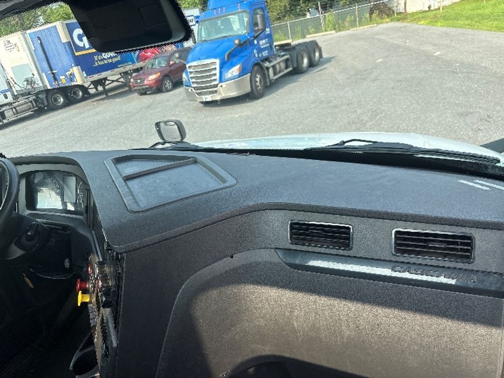 Day Cab Tractor-Heavy Duty Tractors-Freightliner-2023-T12664ST-Harrisburg-PA-689,350\n\t\tmiles-$ 37,250 - Image 13