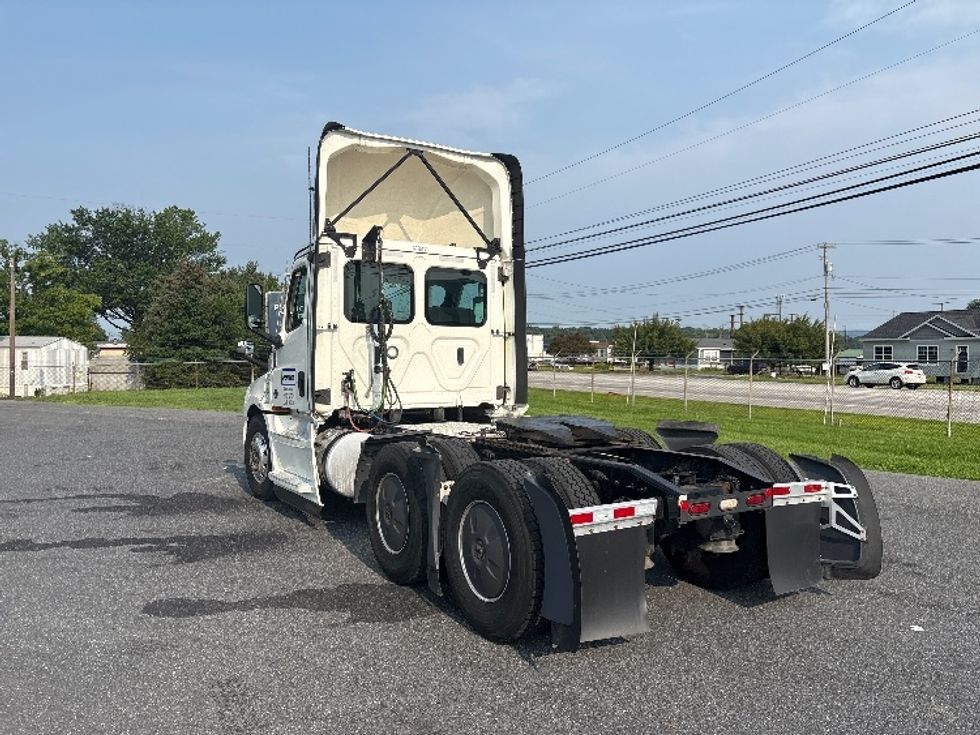 Day Cab Tractor-Heavy Duty Tractors-Freightliner-2023-T12664ST-Harrisburg-PA-689,350\n\t\tmiles-$ 37,250 - Image 5