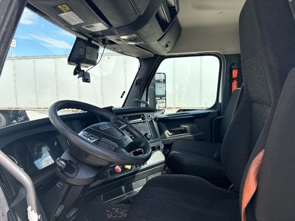 Day Cab Tractor-Heavy Duty Tractors-Freightliner-2023-T12664ST-Harrisburg-PA-706,635\n\t\tmiles-$ 36,250 - Image 10