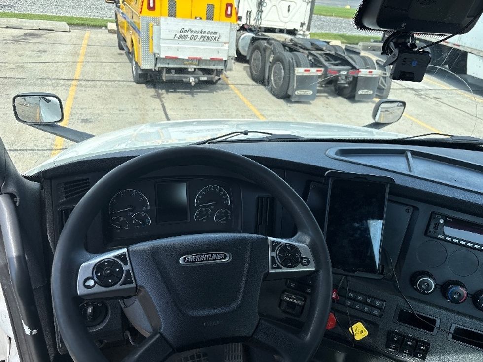 Day Cab Tractor-Heavy Duty Tractors-Freightliner-2023-T12664ST-Harrisburg-PA-706,635\n\t\tmiles-$ 36,250 - Image 11