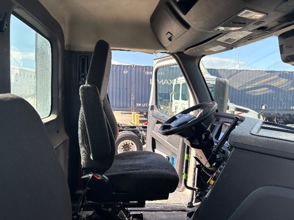 Day Cab Tractor-Heavy Duty Tractors-Freightliner-2023-T12664ST-Harrisburg-PA-706,635\n\t\tmiles-$ 36,250 - Image 14