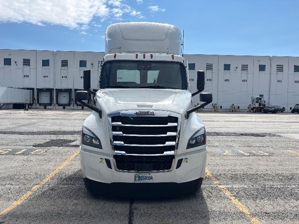 Day Cab Tractor-Heavy Duty Tractors-Freightliner-2023-T12664ST-Harrisburg-PA-706,635\n\t\tmiles-$ 36,250 - Image 2