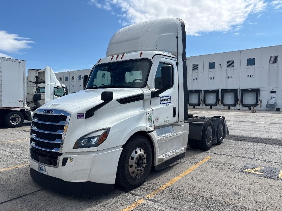 Day Cab Tractor-Heavy Duty Tractors-Freightliner-2023-T12664ST-Harrisburg-PA-706,635\n\t\tmiles-$ 36,250 - Image 3
