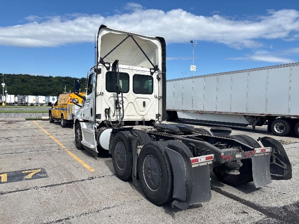 Day Cab Tractor-Heavy Duty Tractors-Freightliner-2023-T12664ST-Harrisburg-PA-706,635\n\t\tmiles-$ 36,250 - Image 5