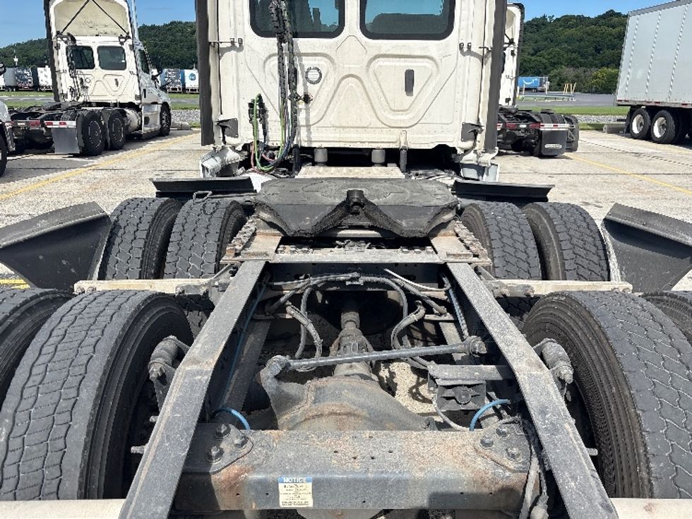 Day Cab Tractor-Heavy Duty Tractors-Freightliner-2023-T12664ST-Harrisburg-PA-706,635\n\t\tmiles-$ 36,250 - Image 6