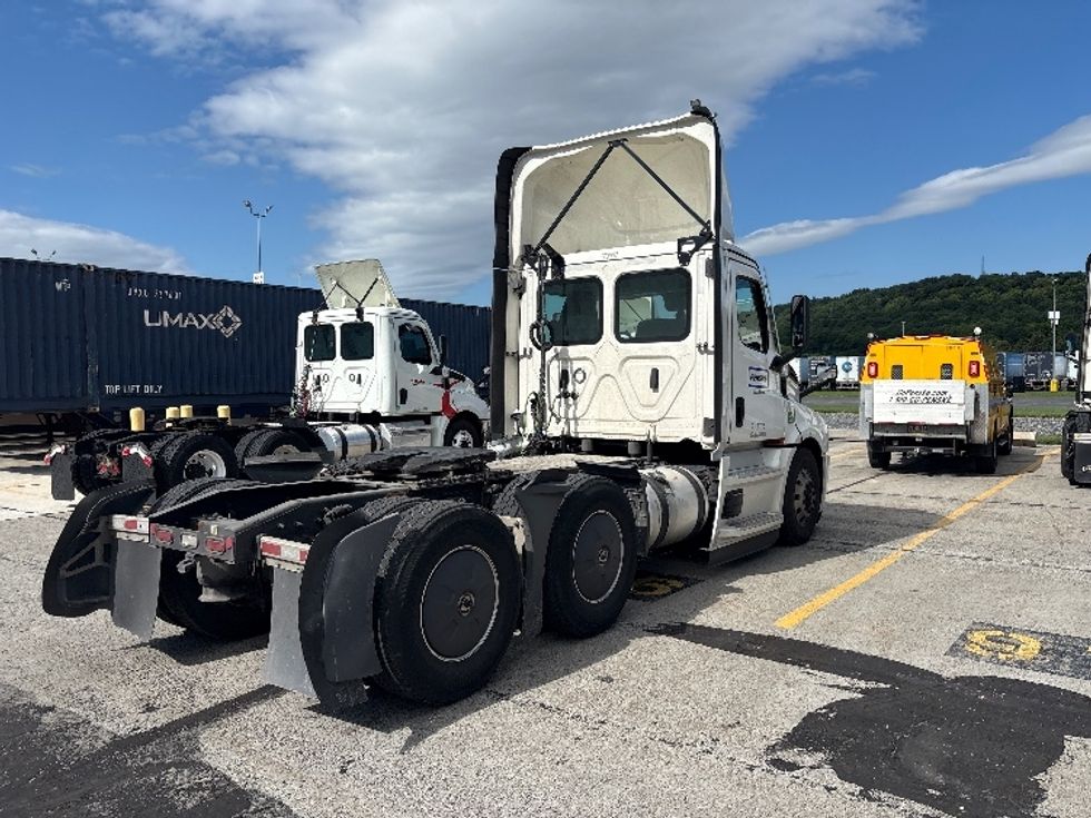 Day Cab Tractor-Heavy Duty Tractors-Freightliner-2023-T12664ST-Harrisburg-PA-706,635\n\t\tmiles-$ 36,250 - Image 7