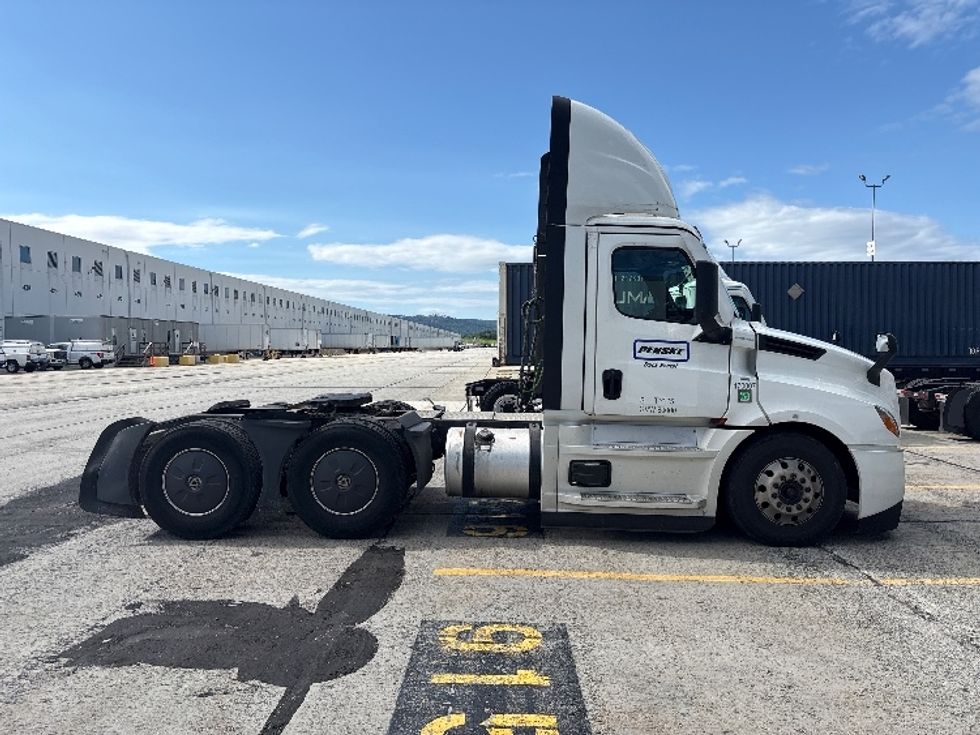 Day Cab Tractor-Heavy Duty Tractors-Freightliner-2023-T12664ST-Harrisburg-PA-706,635\n\t\tmiles-$ 36,250 - Image 8