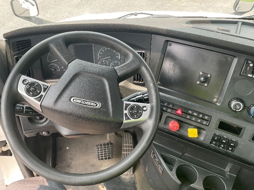 Day Cab Tractor-Heavy Duty Tractors-Freightliner-2023-T12664ST-Harrisburg-PA-731,399\n\t\tmiles-$ 33,500 - Image 11