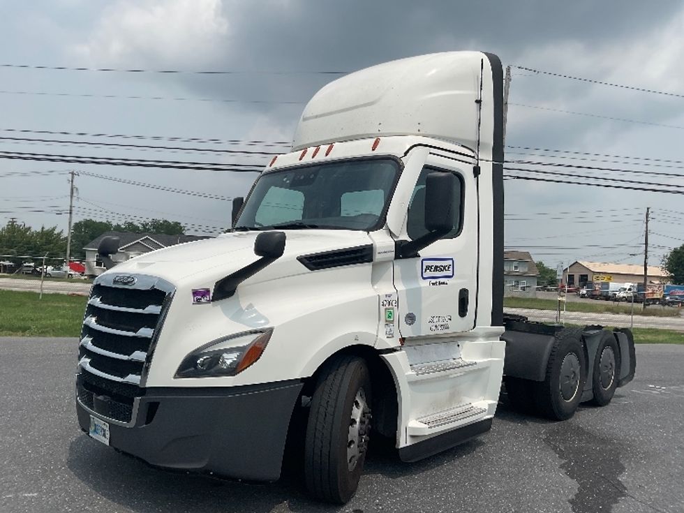 Day Cab Tractor-Heavy Duty Tractors-Freightliner-2023-T12664ST-Harrisburg-PA-731,399\n\t\tmiles-$ 33,500 - Image 3