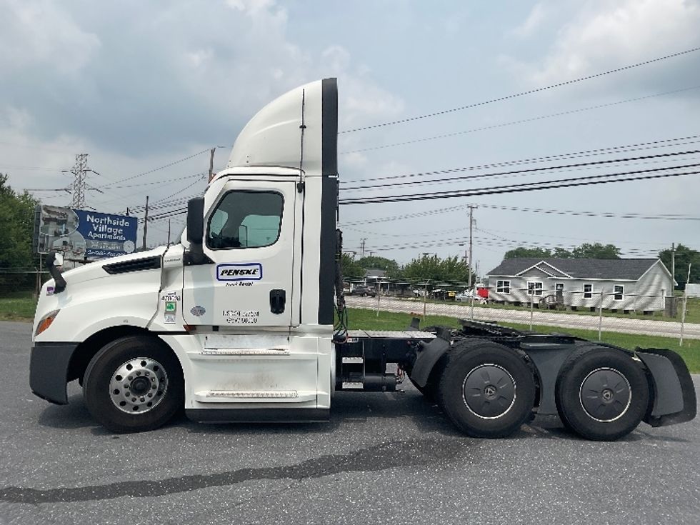Day Cab Tractor-Heavy Duty Tractors-Freightliner-2023-T12664ST-Harrisburg-PA-731,399\n\t\tmiles-$ 33,500 - Image 4