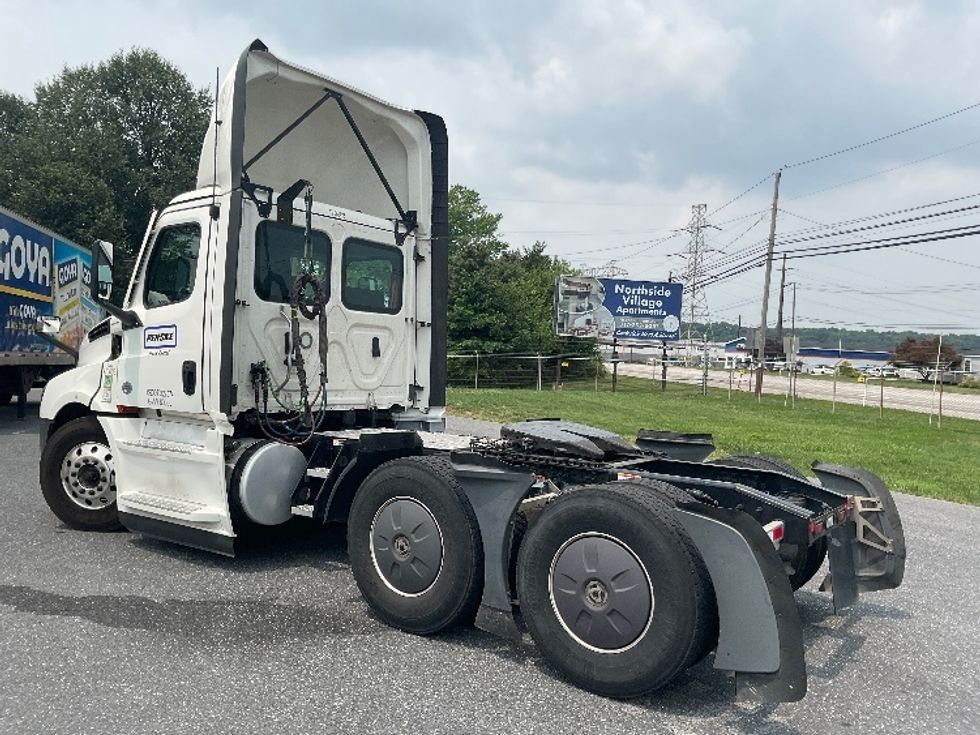 Day Cab Tractor-Heavy Duty Tractors-Freightliner-2023-T12664ST-Harrisburg-PA-731,399\n\t\tmiles-$ 33,500 - Image 5