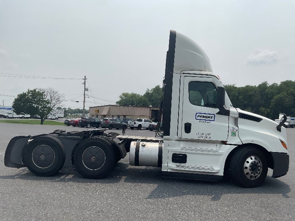 Day Cab Tractor-Heavy Duty Tractors-Freightliner-2023-T12664ST-Harrisburg-PA-731,399\n\t\tmiles-$ 33,500 - Image 8