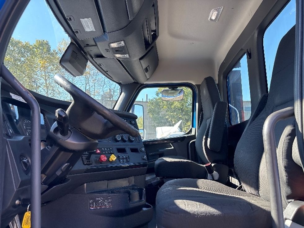 Day Cab Tractor-Heavy Duty Tractors-Freightliner-2023-T12664ST-Jessup-PA-437,672\n\t\tmiles-$ 65,250 - Image 10