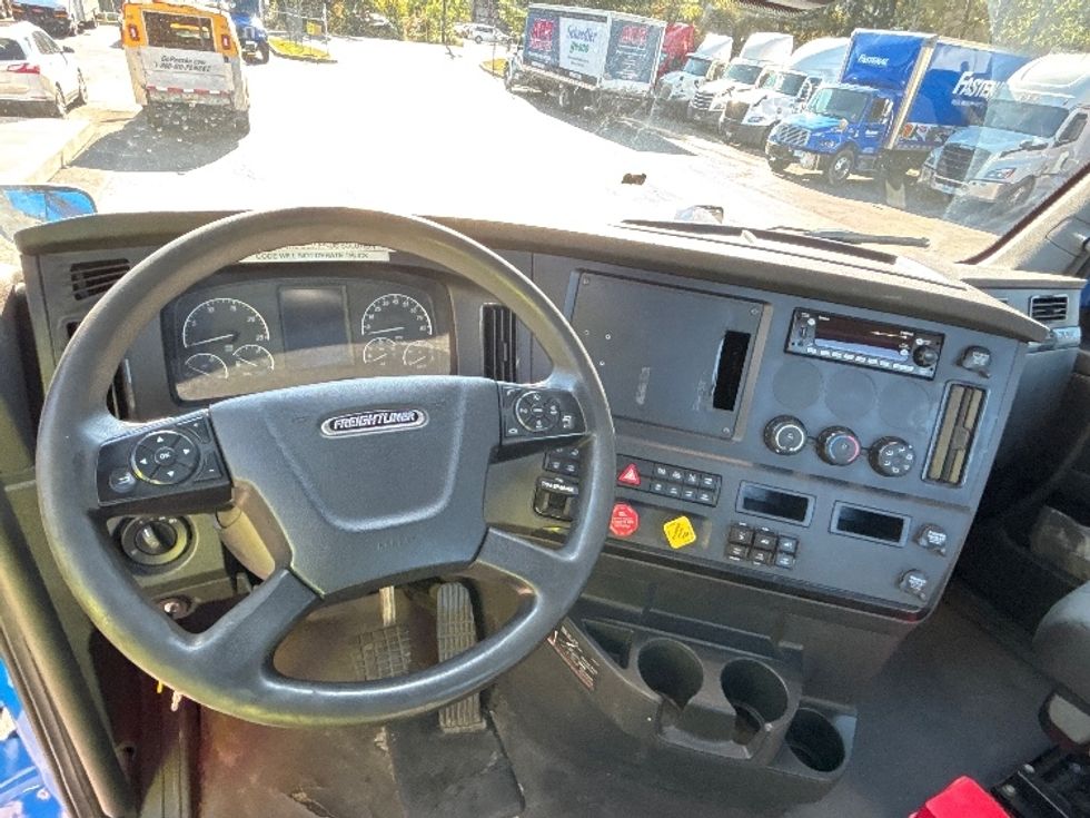 Day Cab Tractor-Heavy Duty Tractors-Freightliner-2023-T12664ST-Jessup-PA-437,672\n\t\tmiles-$ 65,250 - Image 11