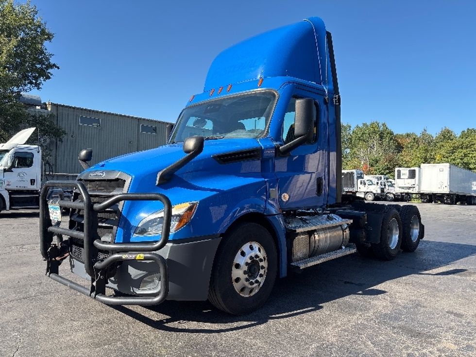 Day Cab Tractor-Heavy Duty Tractors-Freightliner-2023-T12664ST-Jessup-PA-437,672\n\t\tmiles-$ 65,250 - Image 3