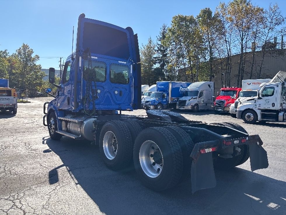 Day Cab Tractor-Heavy Duty Tractors-Freightliner-2023-T12664ST-Jessup-PA-437,672\n\t\tmiles-$ 65,250 - Image 5