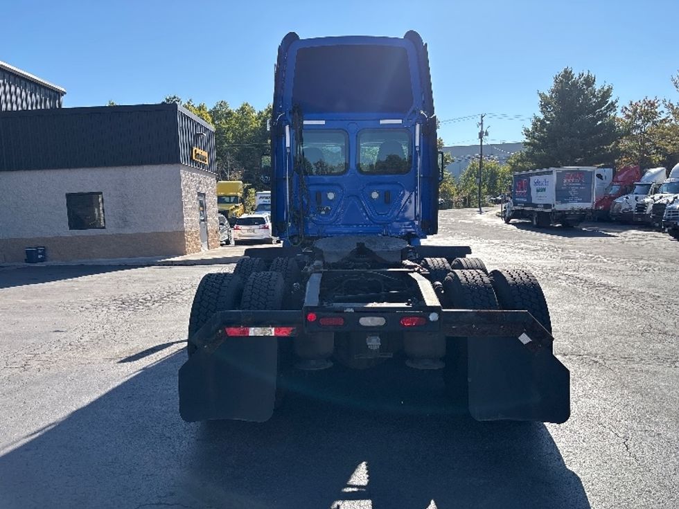 Day Cab Tractor-Heavy Duty Tractors-Freightliner-2023-T12664ST-Jessup-PA-437,672\n\t\tmiles-$ 65,250 - Image 6